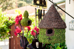 Galápagos SuperMoss (56013) Bungalow Birdhouse with Chain, 11 by 15-Inch, Fresh Green